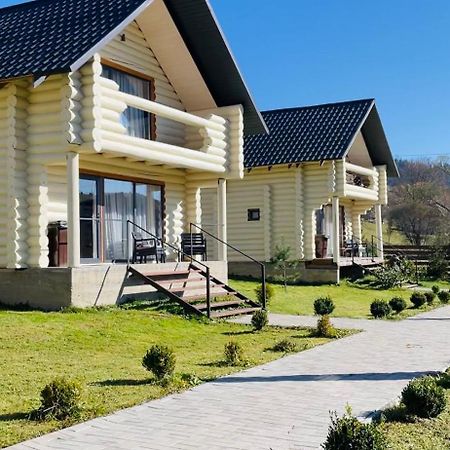 Чотири сезони Hotel Изки Екстериор снимка