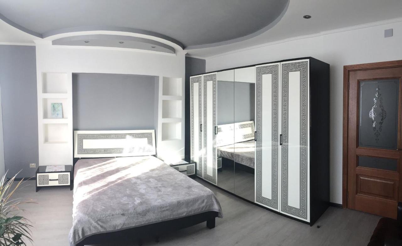 Чотири сезони Hotel Изки Екстериор снимка