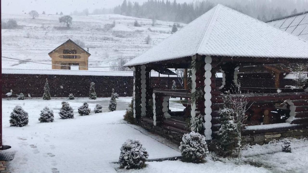 Чотири сезони Hotel Изки Екстериор снимка